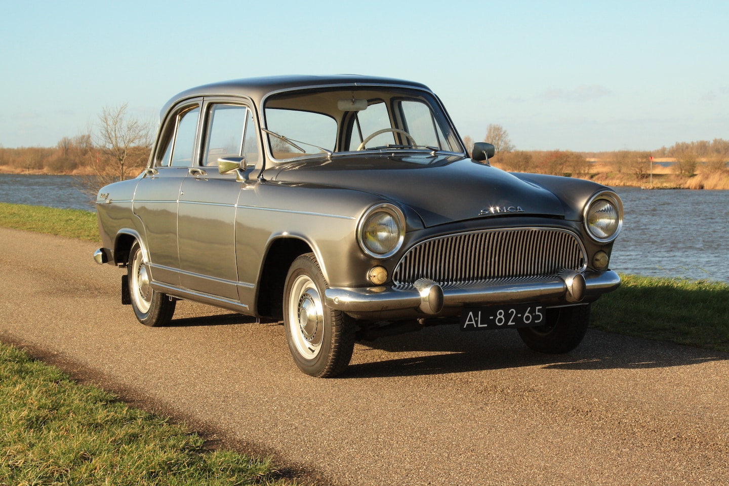 simca-aronde-1300-montlhery-speciale.jpg