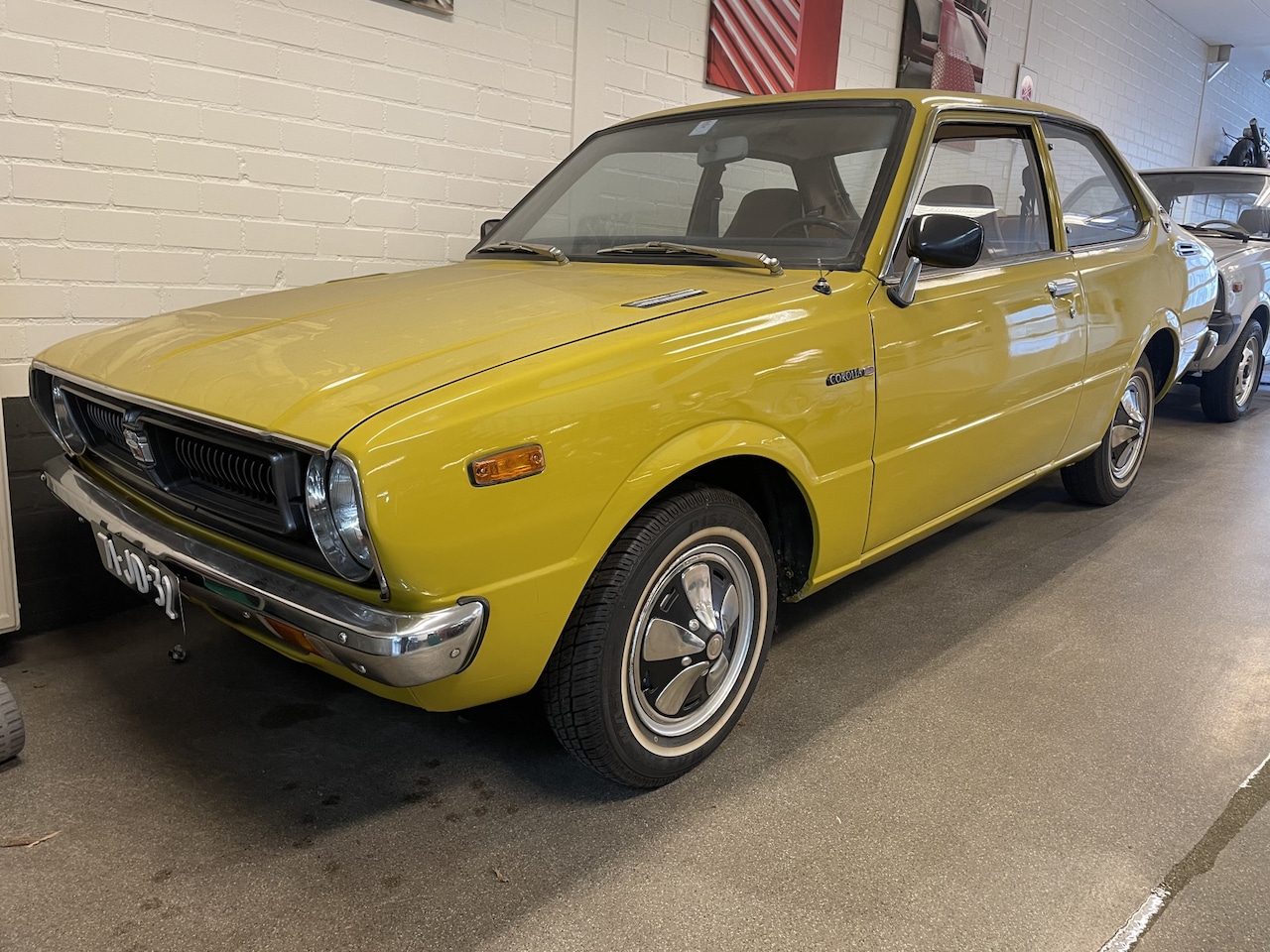 toyota-corolla-1200-economic-deluxe.jpg