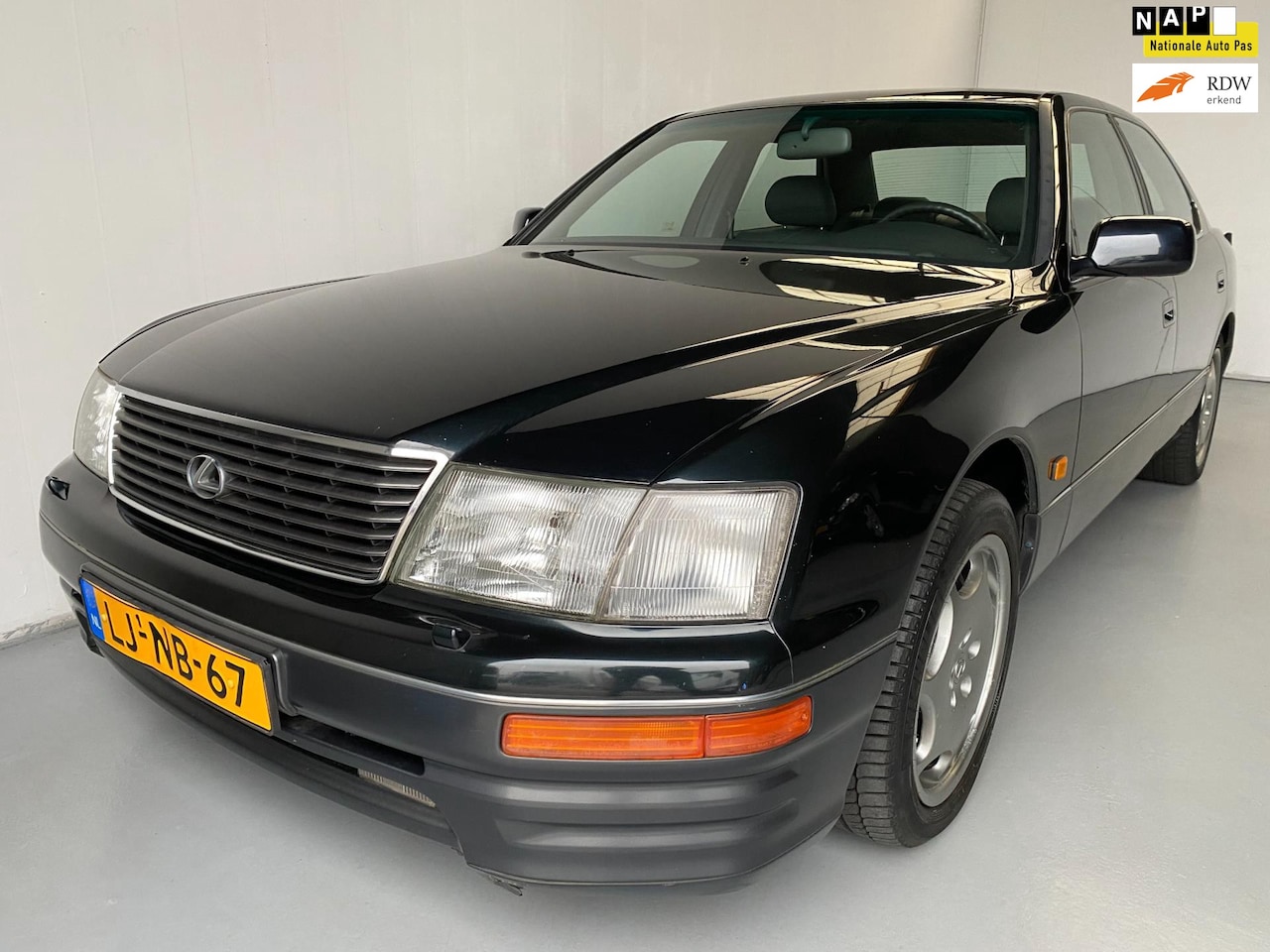 lexus-ls-400-uniek-1e-eigenaar-98-825km-nap-youngtimer.jpg