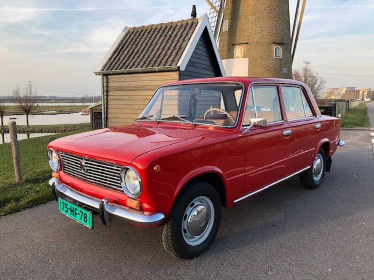 lada-1200-serie-1-2-26000km-1e-eigenaar-1978-nieuw.jpg