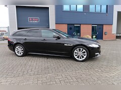 Jaguar XF Sportbrake - 25t R-Sport 250 pk Automaat Flippers Navigatie Trekhaak afneembaar Bluetooth Achteruitrijc