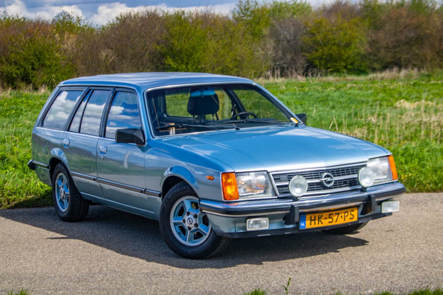 opel-commodore-2-5-e-voyage-slechts-5-tenaamgesteld.jpg
