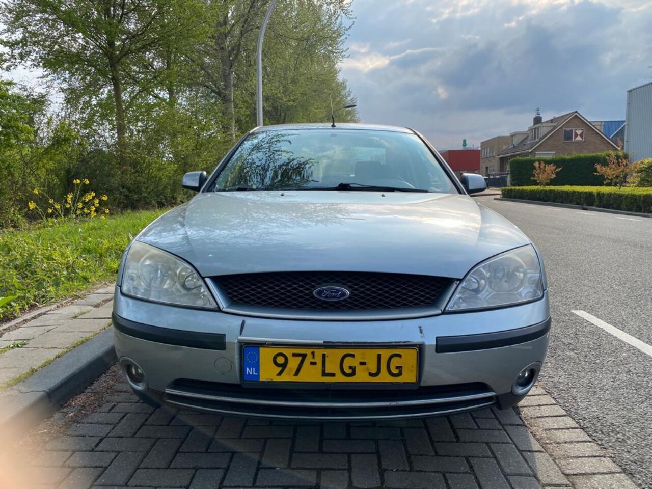 Ford Mondeo 1.816V Cool Edition met airco apk 2002