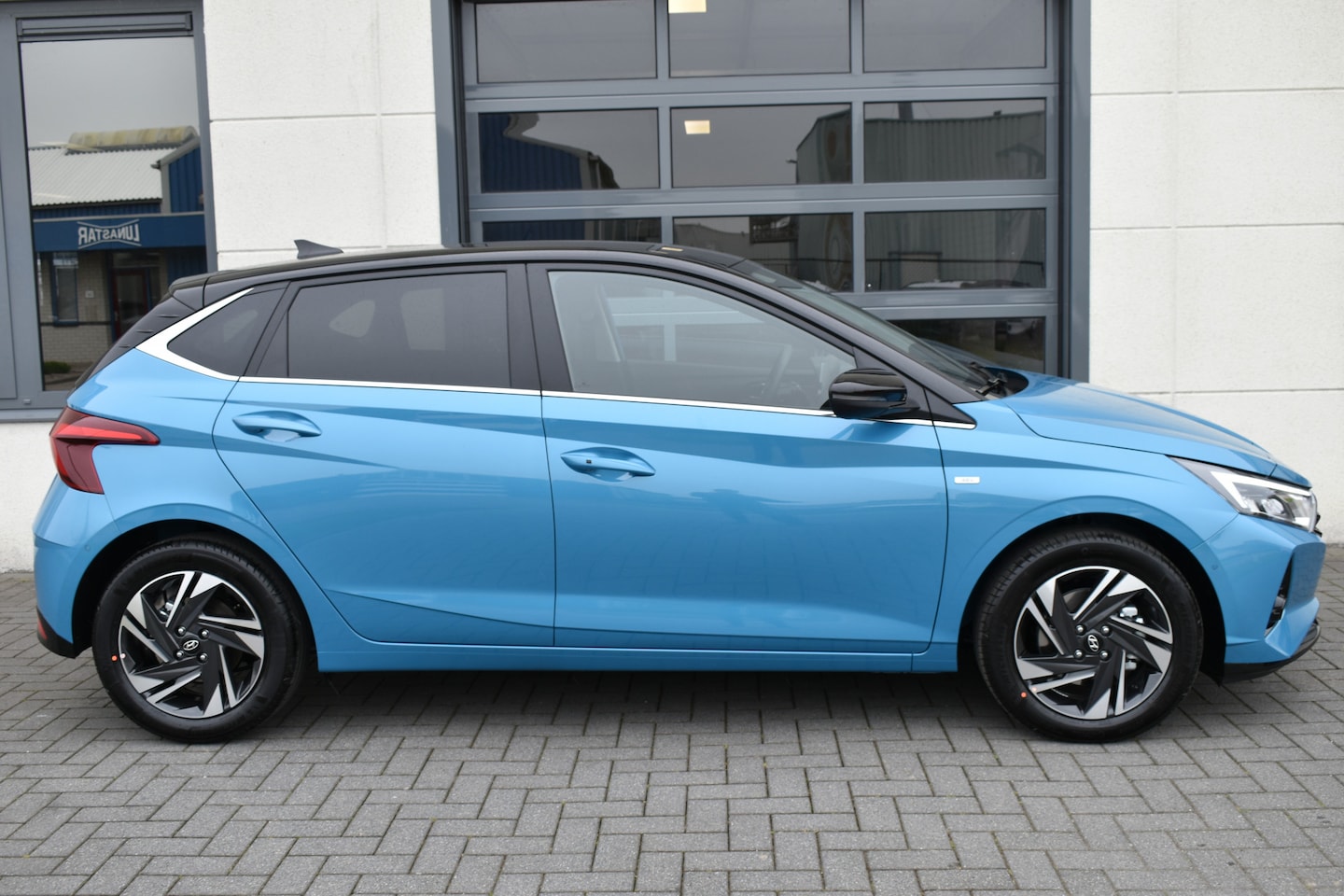 hyundai-i20-1-0-t-gdi-7dct-premium-van-euro-26-535-voor-euro-25-535.jpg