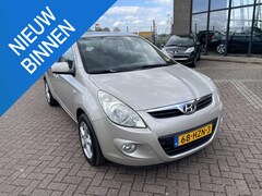 Hyundai i20 - 1.4i DynamicVersion 1e eigenaar, trekhaak, 82 dkm, airco,