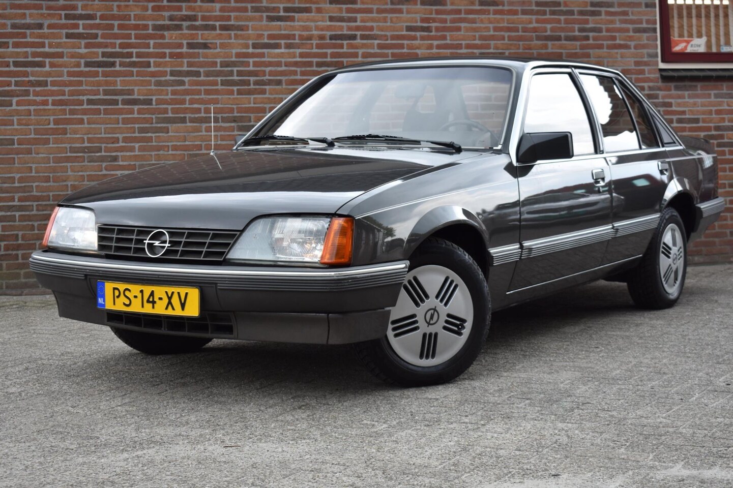 opel-rekord-2-0-s-86-keurig-nette-opel-inruil-mogelijk.jpg