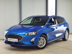 Ford Focus - 1.0 EcoBoost 125 pk Titanium Business Navigatie LED Tech winter pack