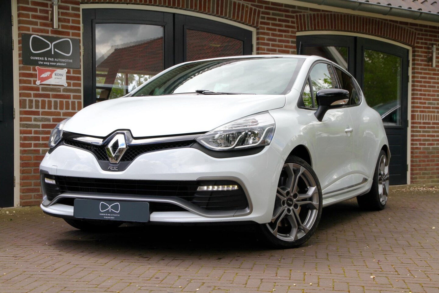 Renault Clio - 1.6 R.S. | R-LINK | AUTOMAAT | GARANTIE - AutoWereld.nl