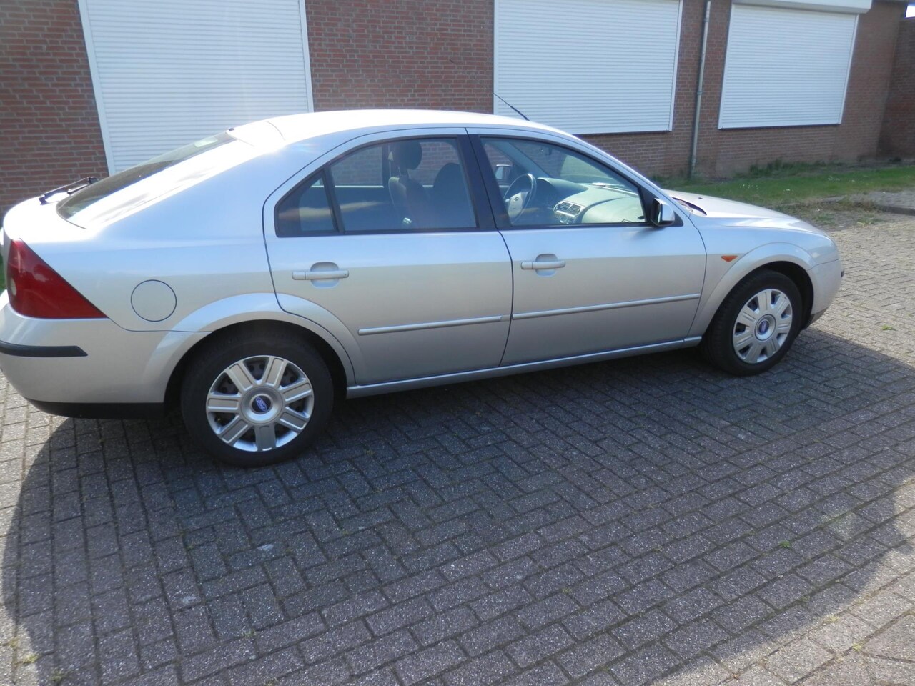 Ford Mondeo 1.816V Trend in nieuw staat loop o[p 3