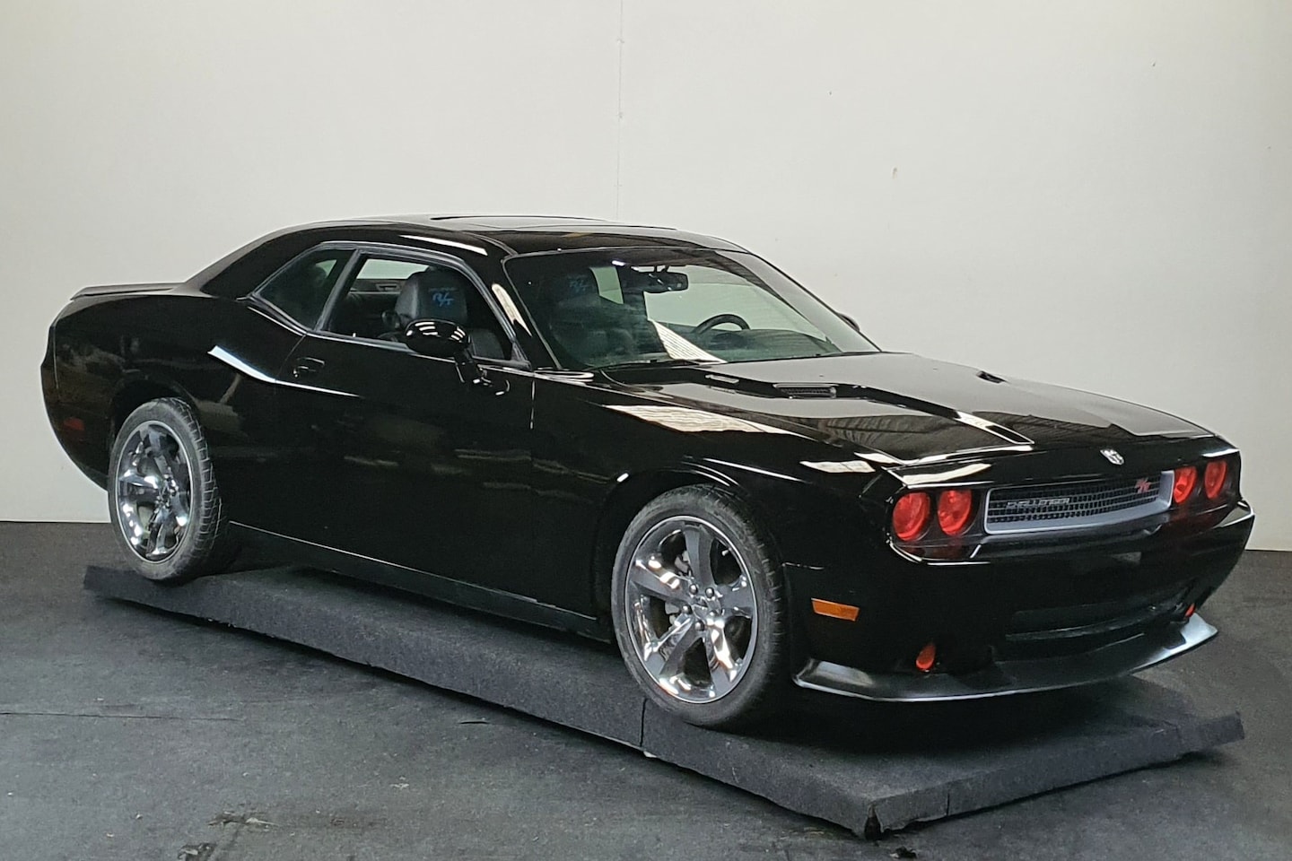 Dodge challenger 5 дверный