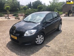 Toyota Auris - 1.4-16V Terra