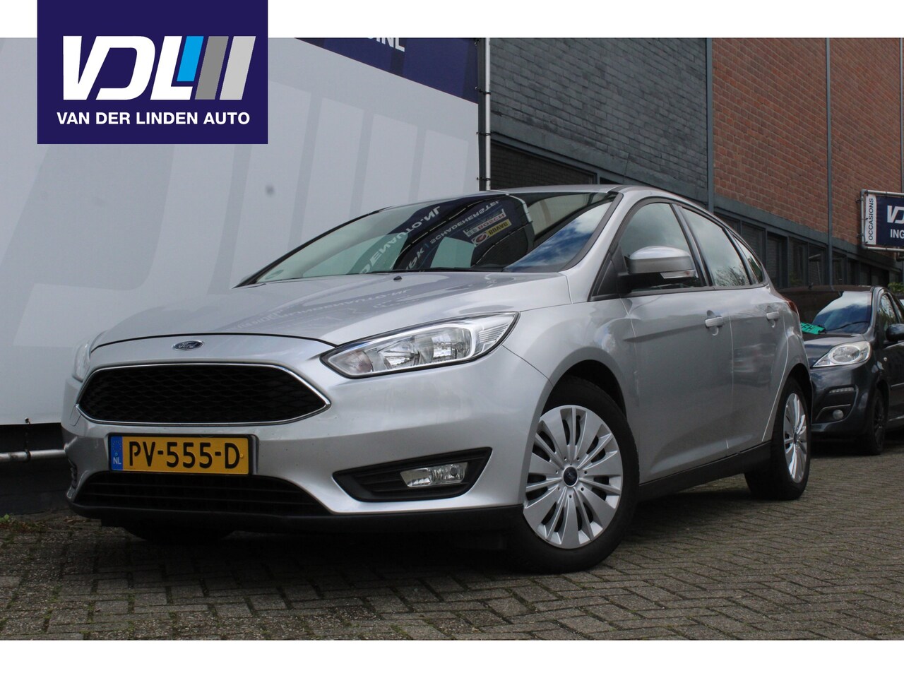 ford-focus-1-0-100pk-navi-climate-cruise-pdc.jpg