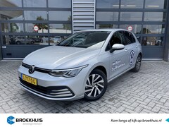 Volkswagen Golf - 1.5 TSI 130 pk Life | Trekhaak | Parkeersensoren | Navigatie via app |
