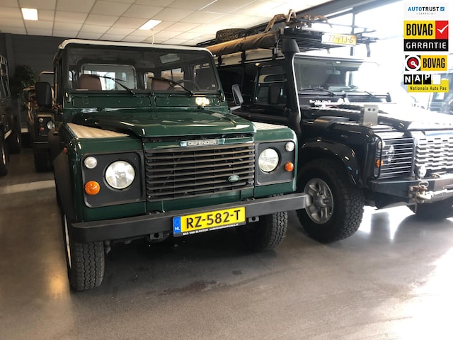 Land Rover Defender 90 Benzine Youngtimer Zeer mooie auto 2 de Eigenaar tijd en ingestoken 1995 - Occasion te koop op AutoWereld.nl