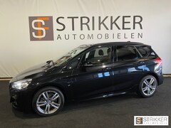 BMW 2-Serie - 220i M PAKKET Automaat Trekhaaak Xeneon 193PK