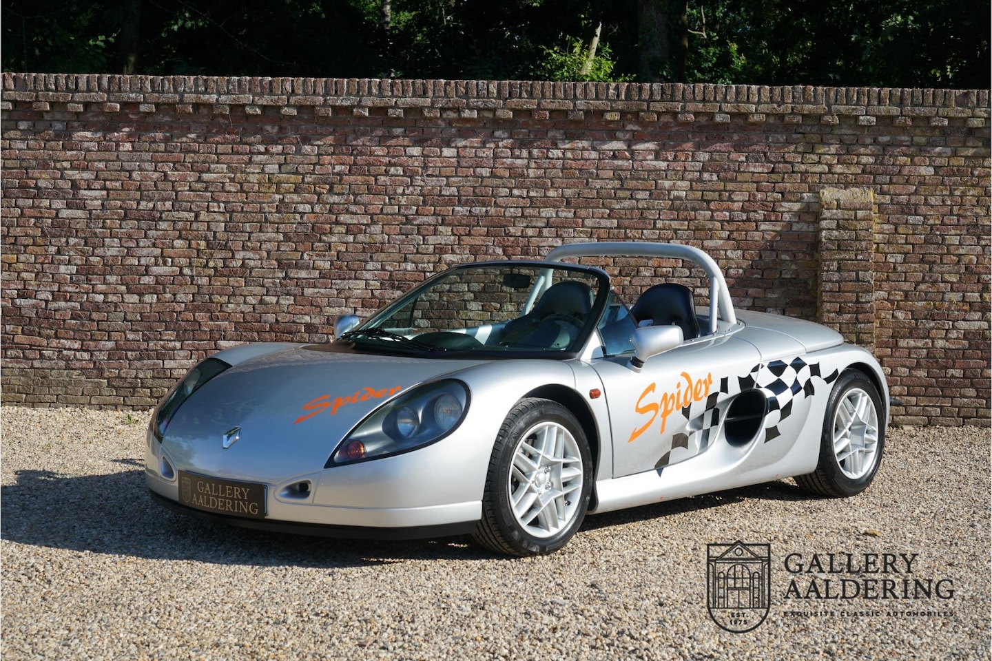 renault-sport-spider-like-new-condition.jpg