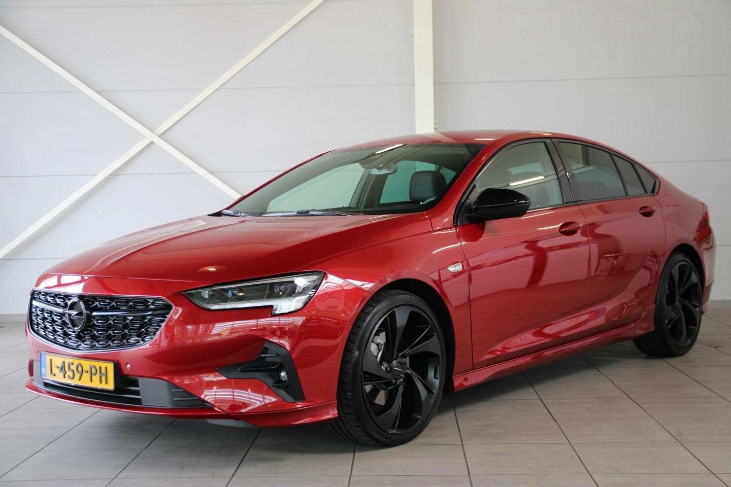 opel-insignia-grand-sport-2-0-turbo-business-elegance-opc-line-20-l-m-velgen-bose-sound-head-up-display.jpg