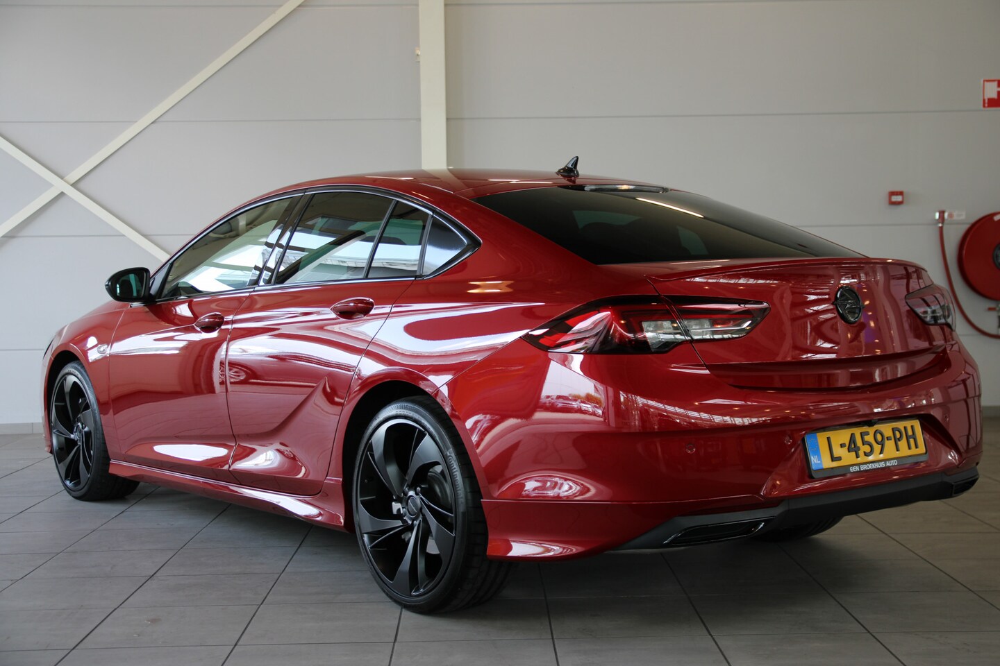 opel-insignia-grand-sport-2-0-turbo-business-elegance-opc-line-20-l-m-velgen-bose-sound-head-up-display.jpg
