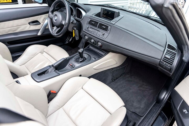 BMW Z4 Roadster 3.2 M / M Sportstoelen / Elek. Verst. Stoelen /  Achteruitrijcamera / Stoelverwarming / Led 2006 Benzine - Occasion te koop  op AutoWereld.nl