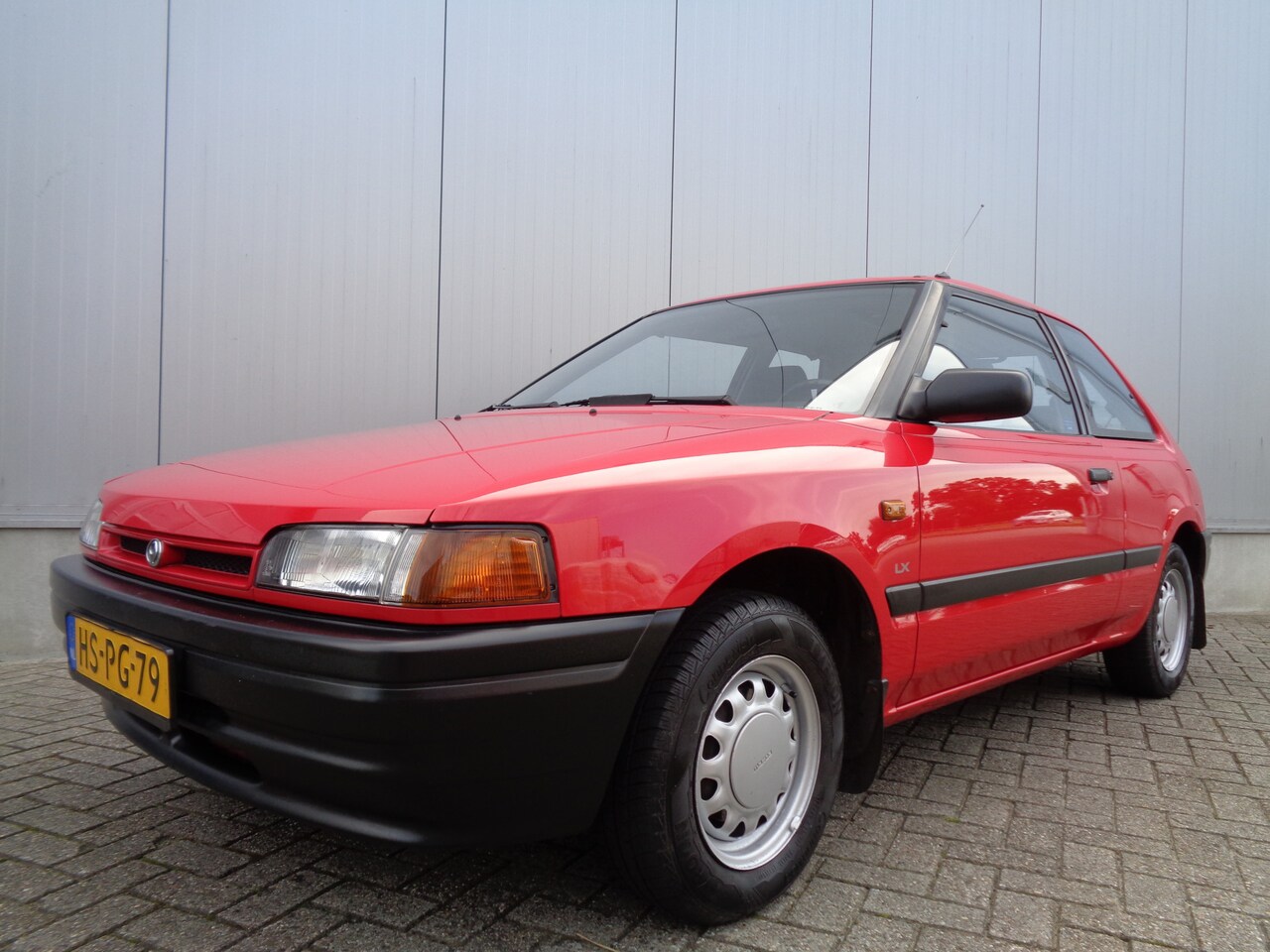 mazda-323-1-6i-lx-90pk-automaat-128dkm-nap.jpg