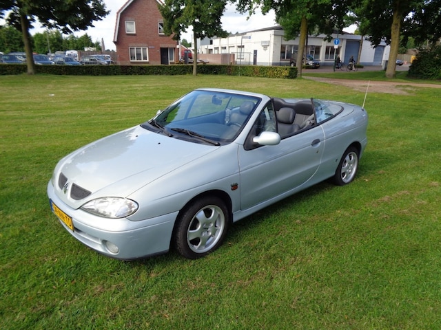 Zoek machine optimalisatie Schipbreuk vertrekken Renault Mégane Cabrio Megane dak elektrisch 1999 Benzine - Occasion te koop  op AutoWereld.nl
