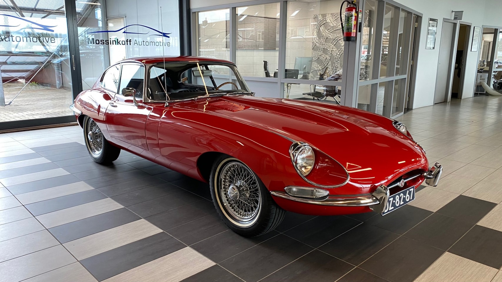 jaguar-e-type-coupe-running-spectaculair.jpg