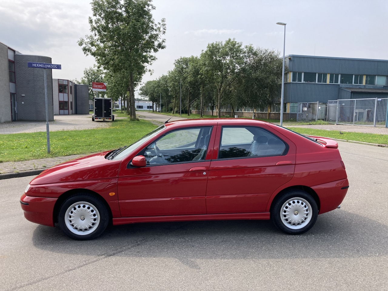 alfa-romeo-146-1-4-16v-t-spark-l-junior-104-pk-uniek-origineel-69-000-km-eerste-eigenaar-museum-st.jpg