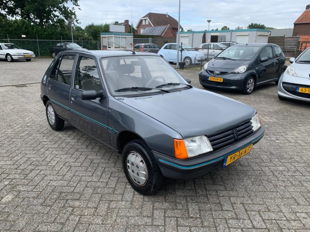 peugeot-205-1-1i-gl-5-deurs-nieuwe-apk-87000-nap.jpg