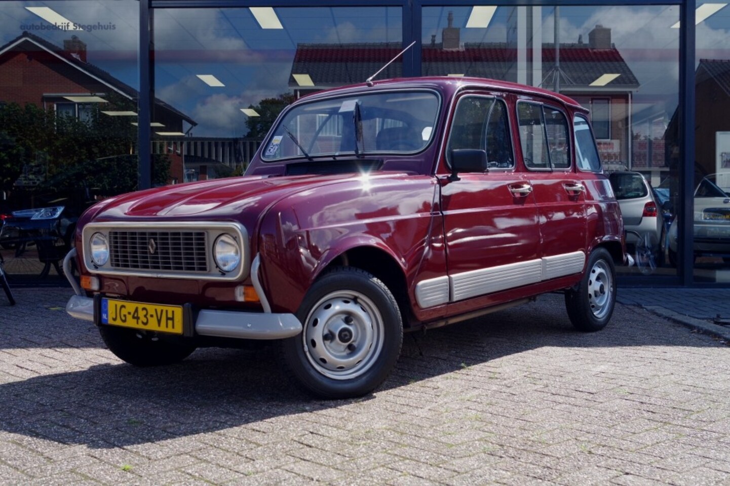 renault-4-gtl.jpg