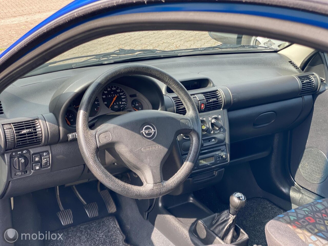 opel-tigra-1-4i-16v-61-dkm.jpg