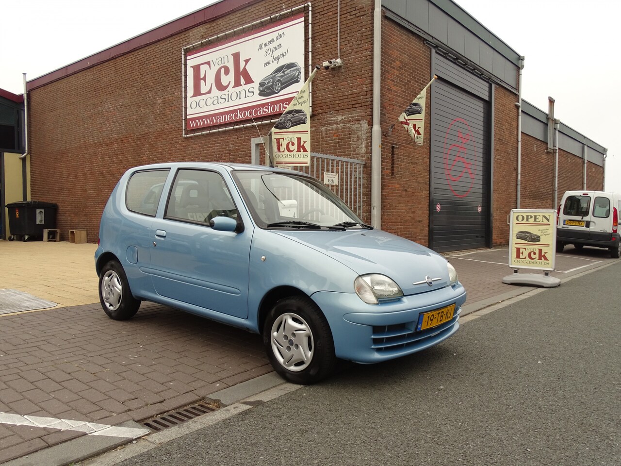 fiat-600-1-1-young-uniek-met-slechts-29-000-km.jpg