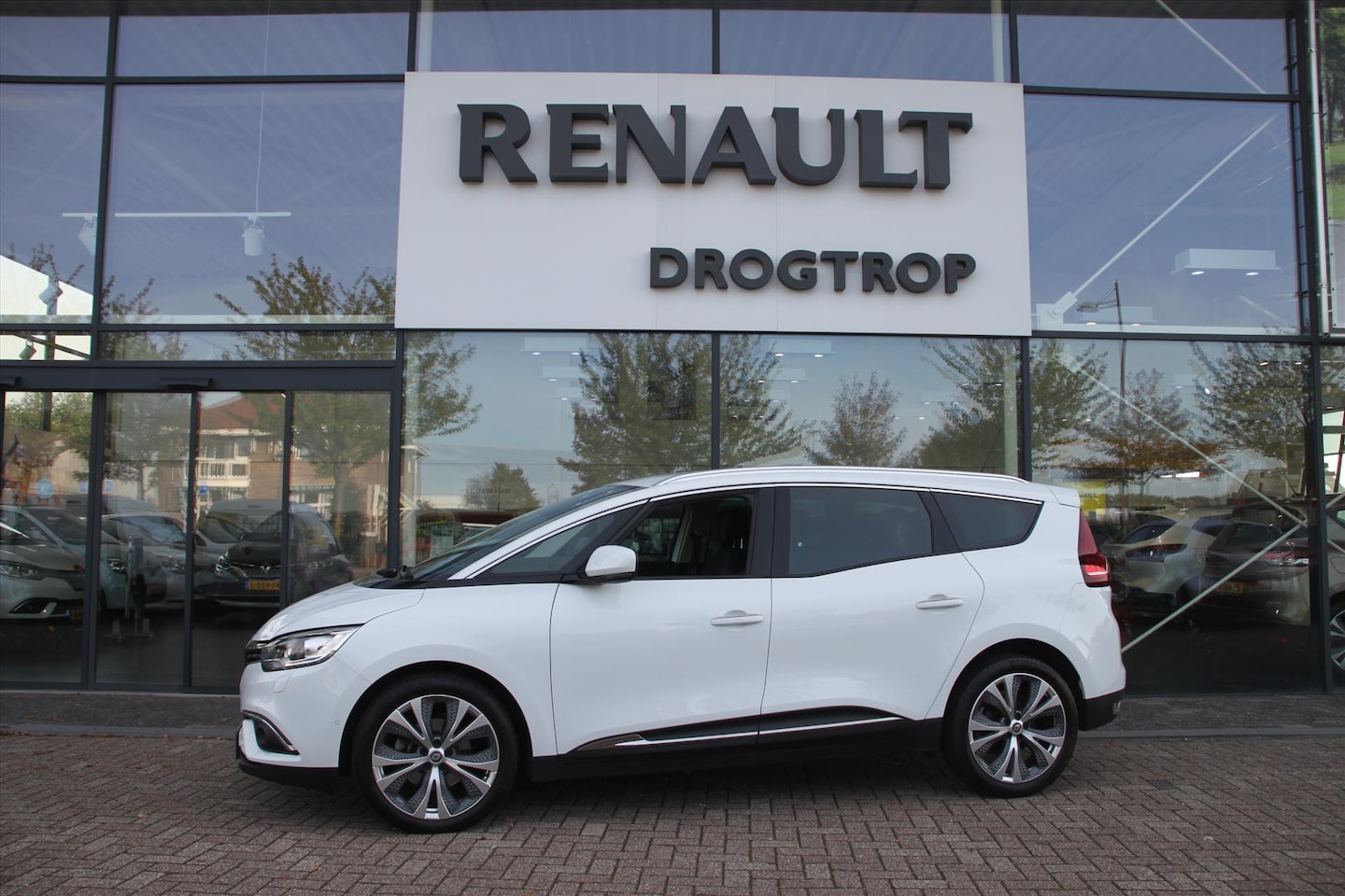 renault-grand-scenic-130pk-intens-5seats-38dkm-navi-clima-stoelverw.jpg