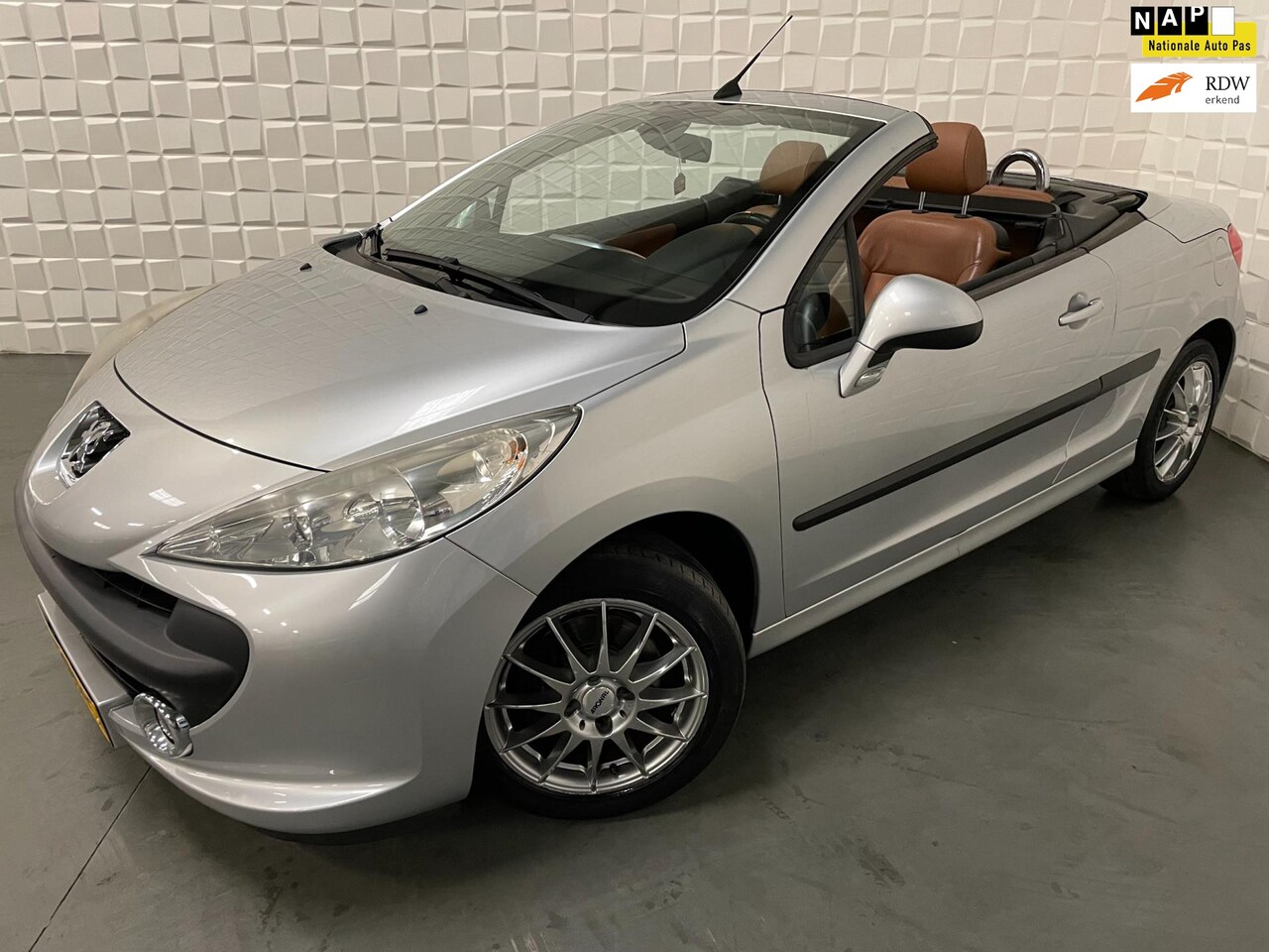 Peugeot 207 CC - 1.6 VTi CABRIOLET LEER AIRCO APK 08-22 NAP - AutoWereld.nl