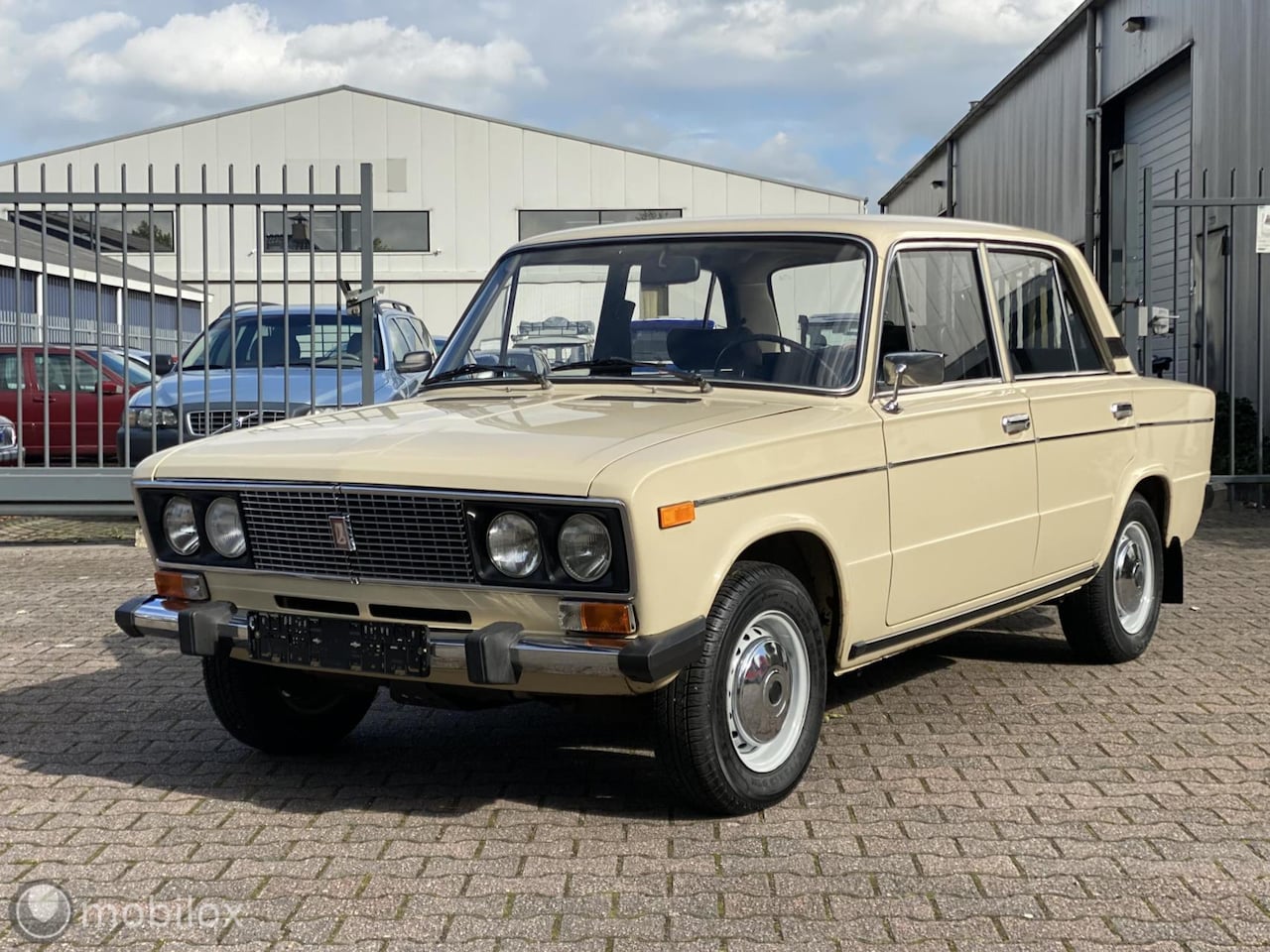 lada-2100-serie-2106-1300-sl-zeer-mooi-1e-lak.jpg