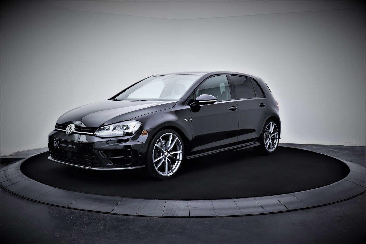 Volkswagen Golf - 2.0TSI 300Pk DSG R 4Motion DYNAUDIO/LEER/XENON/ADAPTIEF/CAMERA/GR.NAV - AutoWereld.nl