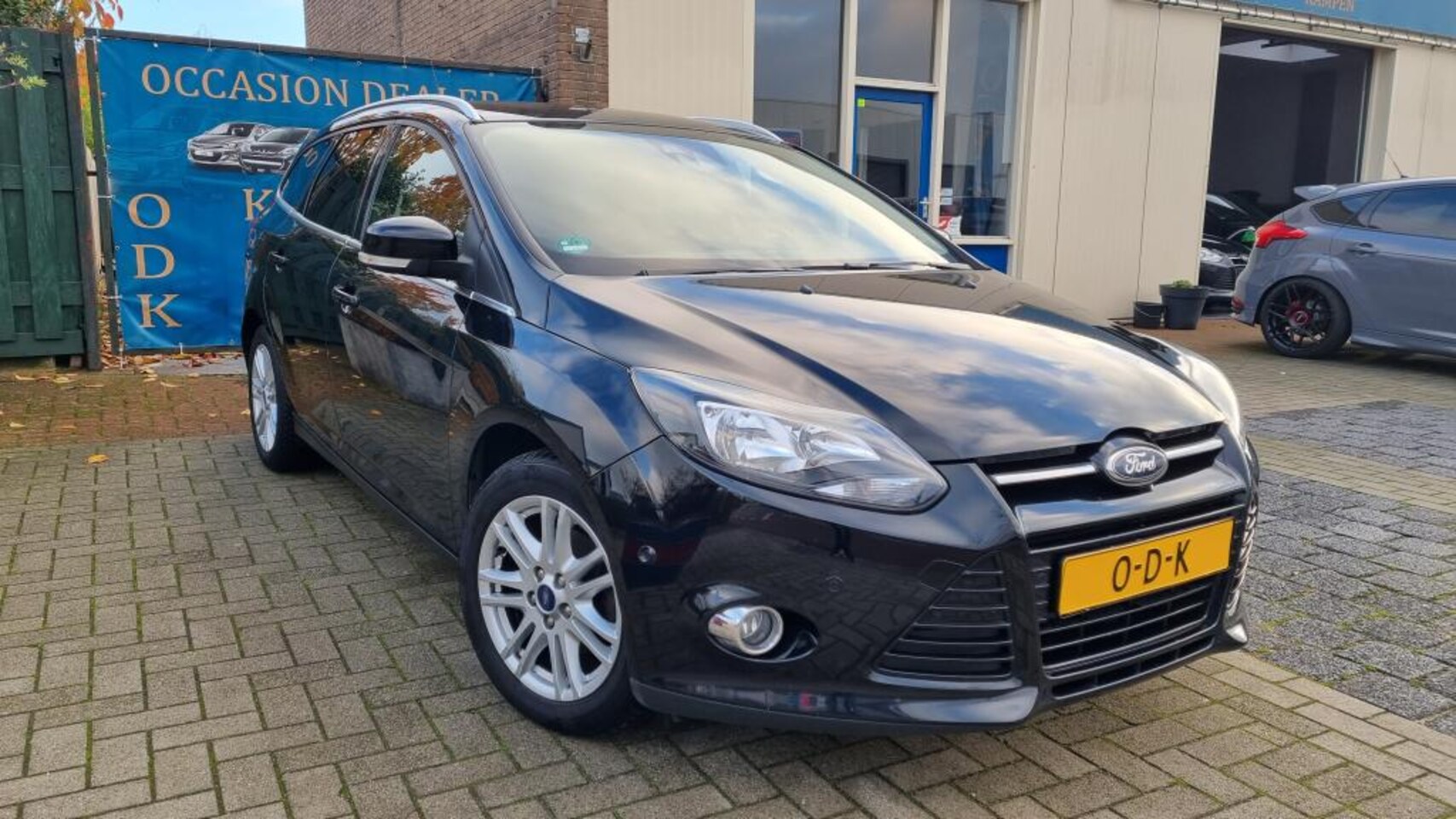 ford-focus-wagon-ecoboost-125pk-titanium.jpg