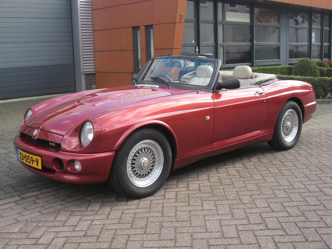 MG RV8 - 4.0 V8 - AutoWereld.nl