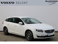 Volvo V60 - T3 (150pk) Polar+ Dynamic Verlaagd Chassis - Parkeerverwarming - Navigatie - Stoel/stuur v