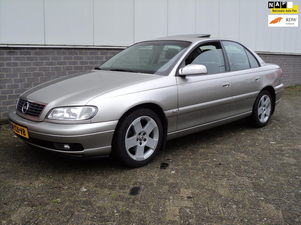 opel-omega-2-6i-v6-business-edition-youngtimer-55-000-km-automaat-fabrieksnieuw.jpg