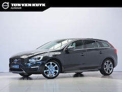 Volvo V60 - T2 Automaat Nordic+ / Parkeerverwarming / 18" / Trekhaak / Donker Glas / Xenon /