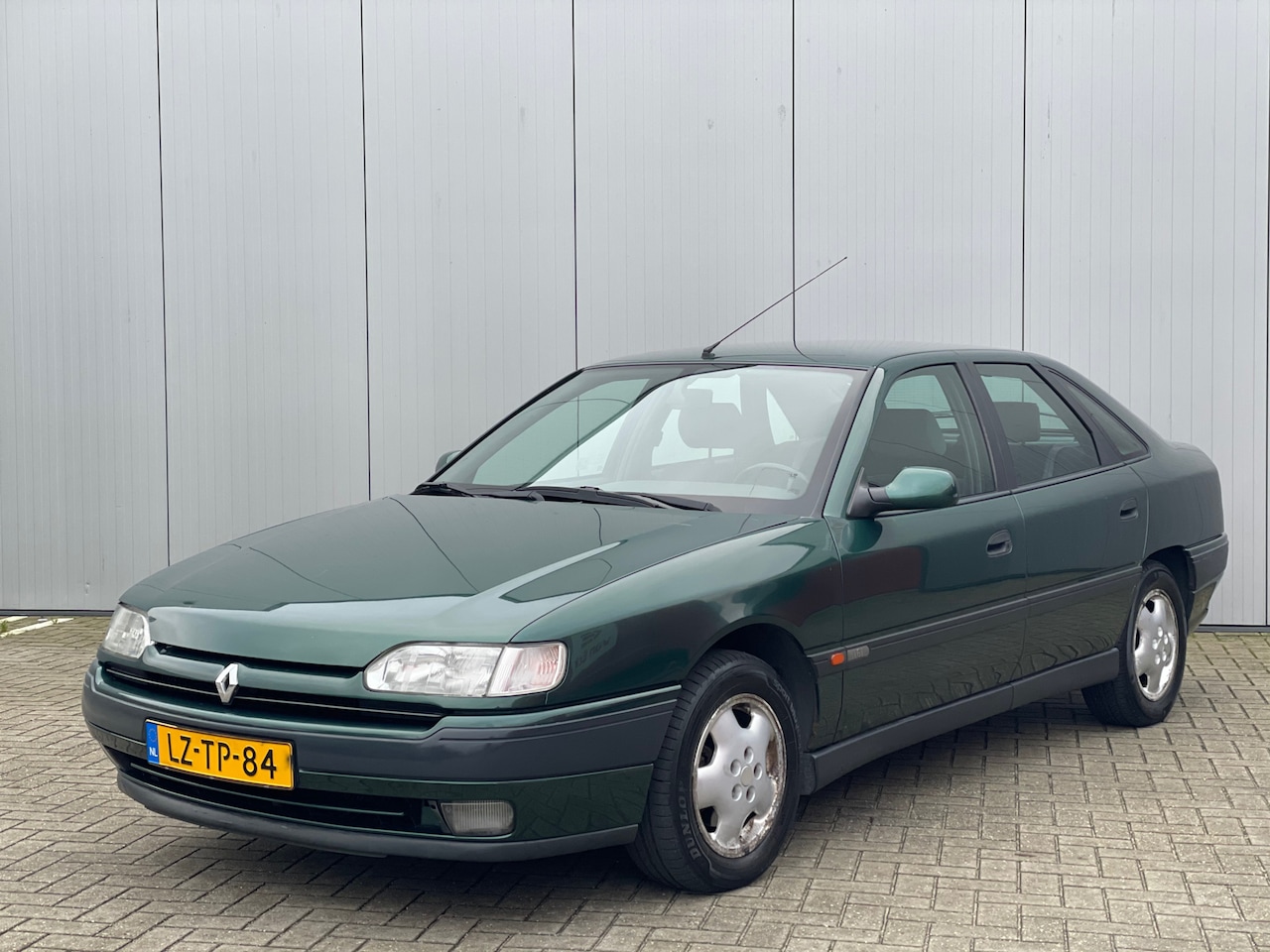 renault-safrane-3-0i-v6-3-0i-v6.jpg