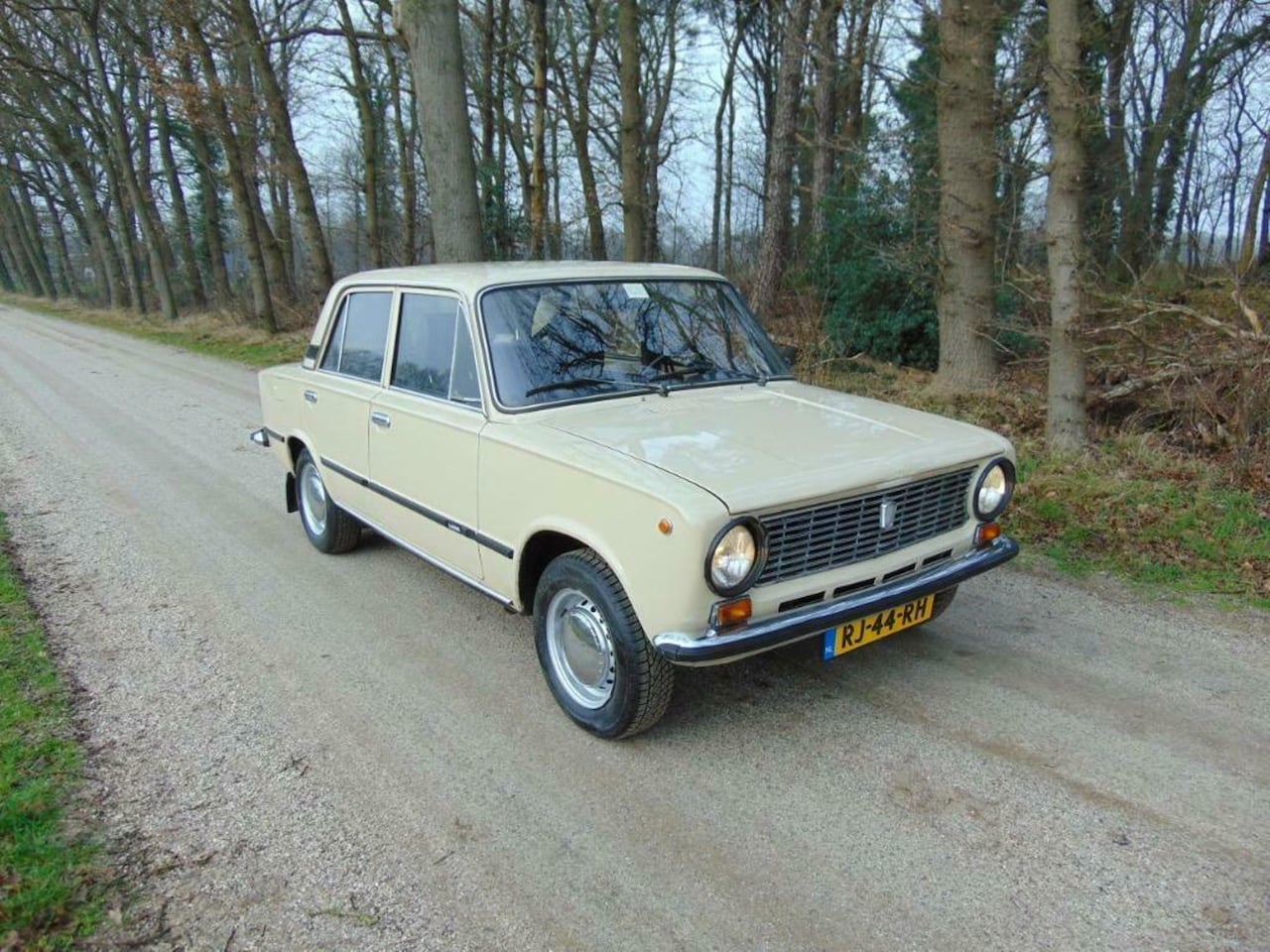 lada-1200-serie-1-2-s-lada-2101-vas2101-bj1987-zeer-mooie-unieke-auto-nieuwe-apk.jpg