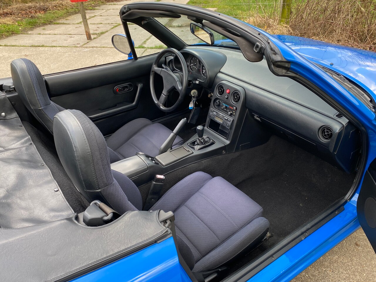 mazda-mx-5-1-6i-16v-na-116pk-origineel-nl-28000km-1ste-eigenaar.jpg