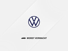 Volkswagen T-Roc - 1.5 TSI 110 kW / 150 pk DSG | Sport Business R | Achteruitrijcamera | Keyless Entry | 19"