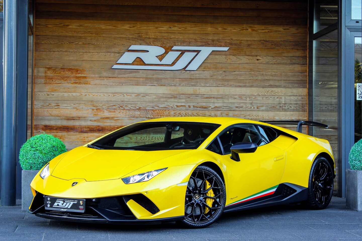 Lamborghini Huracán 5.2 V10 Performante 640pk *Keramisch/Carbon  Bucketseats/Lift/Forged Carbon 2018 Benzine - Occasion te koop op  AutoWereld.nl