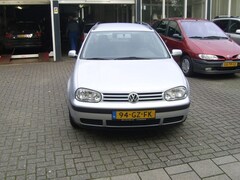 Volkswagen Golf - 1.6-16V Trendline