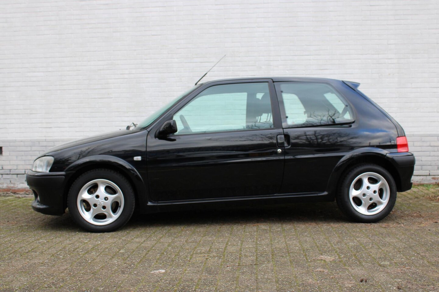 peugeot-106-1-6-16v-gti-eerste-eigenaar.jpg