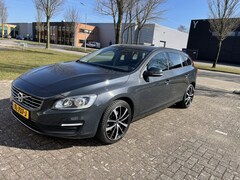 Volvo V60 - 1.6 D2 Kinetic BTW/NAVI/CRUISE/PDC/TRHK