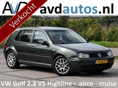 Volkswagen Golf - 2.3 V5 Highline NIEUWE APK / airco / cruise control / afneembare trekhaak / nieuwe schokde