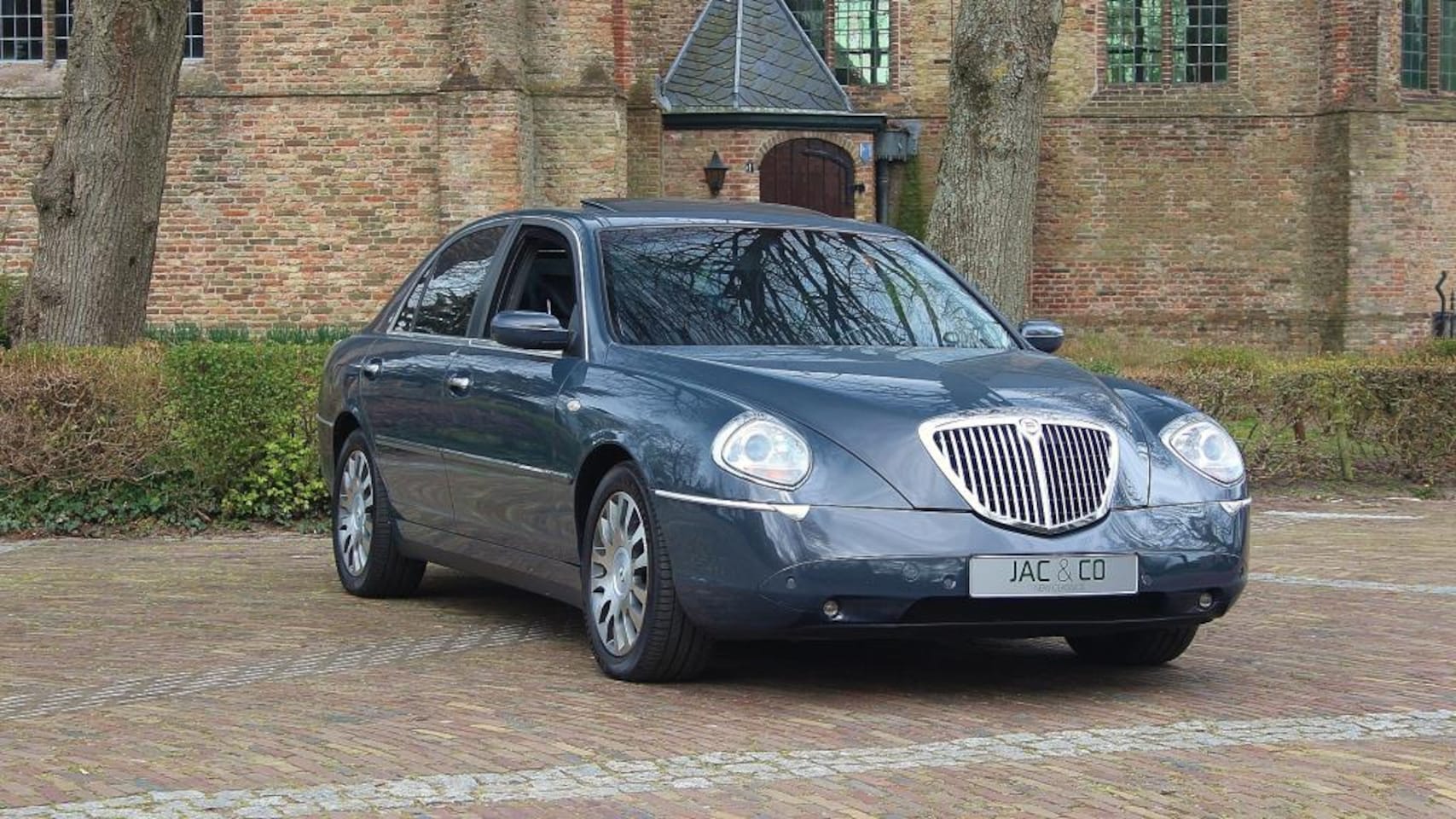 lancia-thesis-3-0-24v-v6-emblema-3-0-24v-v6-emblema.jpg